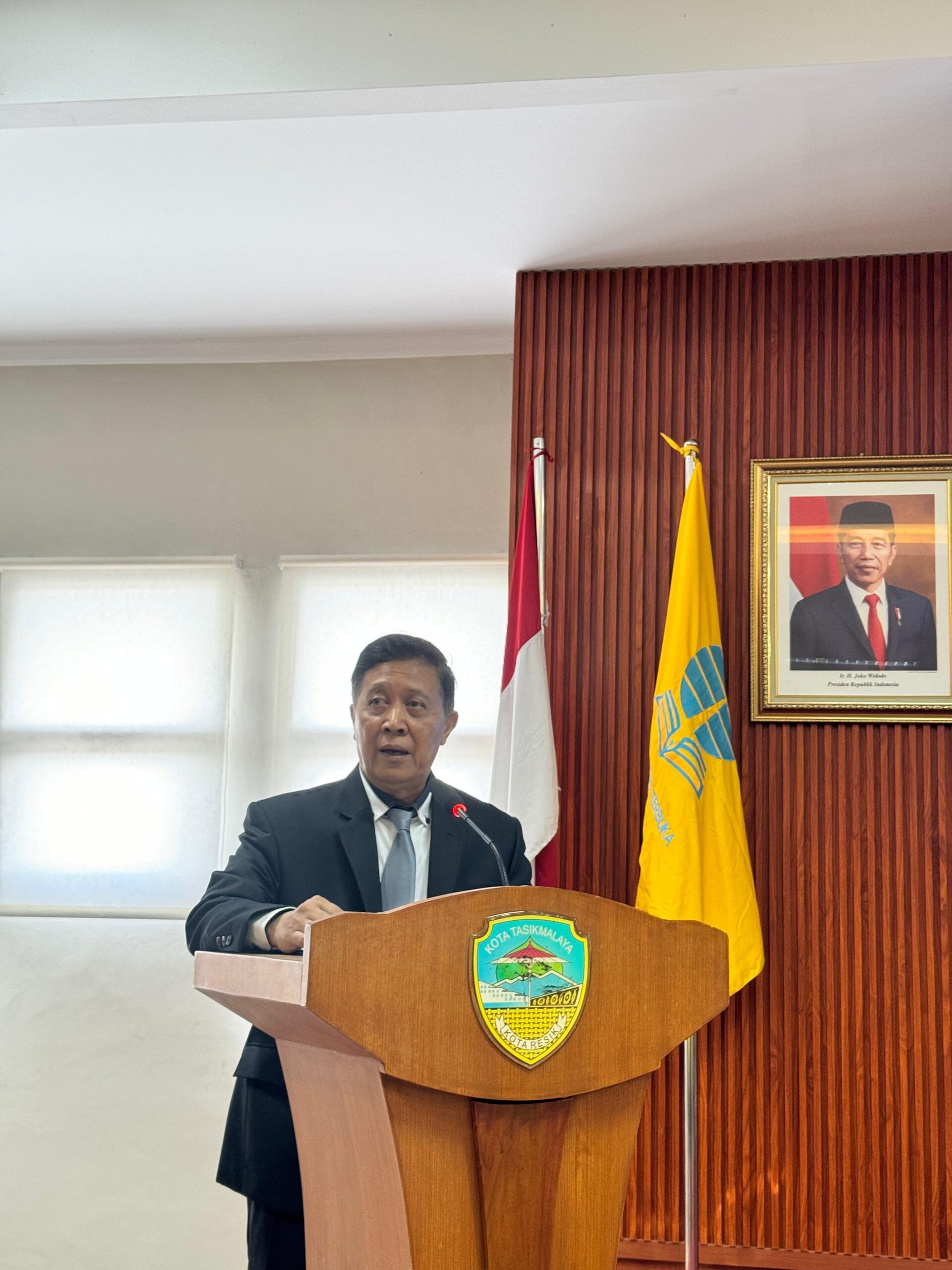 Direktur UT Bandung, Drs. Enceng, M.S.i saat memberikan sambutan