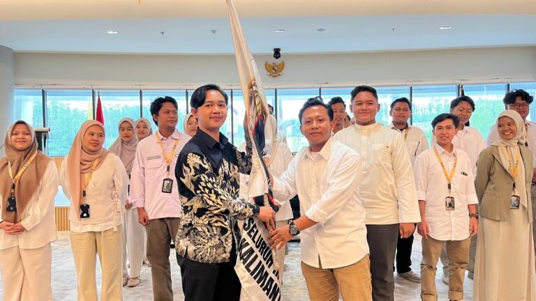 Prosesi penyerahan bendera pataka menandai penetapan kepengurusan Aliansi DEMA-PTKIN Wilayah Kalimantan di IKN/dok.pribadi